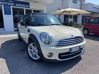 Usata Mini Cooper D 111 CV (81 kW) 2011 Panna Utilitaria