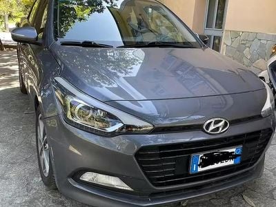 Käytetty Hyundai i20 2016 Harmaa Viistoperä