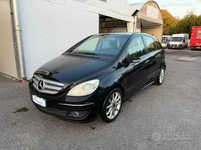 Usata Mercedes B180 109 CV (80 kW) 2008 Nero Monovolume