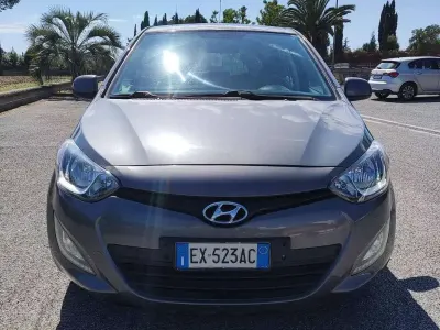 Usata Hyundai i20 Edition 75 CV (55 kW) 2014 Grigio Utilitaria