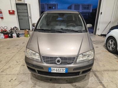 Usata Fiat Idea 90 CV (66 kW) 2009 Grigio Monovolume