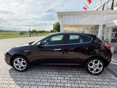 Second-hand Alfa Romeo Giulietta 120 CP (88 kW) 2018 Negru Hatchback