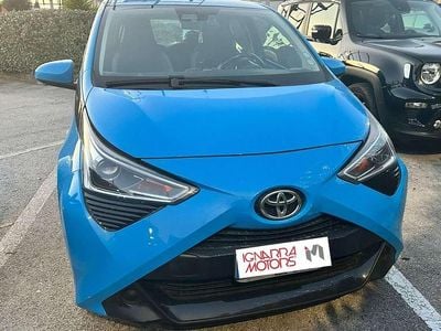 Usata Toyota Aygo Cool 72 CV (52 kW) 2019 Blu/azzurro Utilitaria