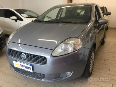 Usata Fiat Grande Punto Dynamic 65 CV (47 kW) 2007 Grigio Utilitaria