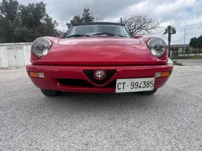 Usata Alfa Romeo Spider 131 CV (96 kW) 1992 Rosso Cabrio