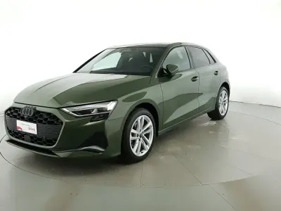 Usata Audi A3 Advanced Plus 116 CV (85 kW) 2025 Verde distretto metallizzato Berlina