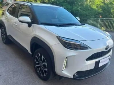 Usata Toyota Yaris Cross Comfort 92 CV (67 kW) 2023 Bianco perla SUV