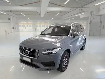 Usata Volvo XC90 Momentum 235 CV (172 kW) 2021 Grigio SUV
