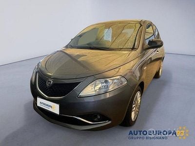 Usata Lancia Ypsilon Gold 69 CV (50 kW) 2017 Grigio Utilitaria