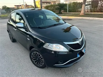 Usata Lancia Ypsilon 95 CV (69 kW) 2017 Nero Utilitaria