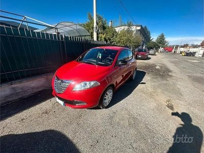 Usata Lancia Ypsilon 60 CV (44 kW) 2015 Rosso Utilitaria
