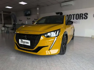 Usata Peugeot 208 GT 102 CV (75 kW) 2023 Oro Utilitaria