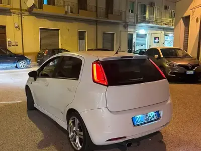 Usata Fiat Grande Punto 131 CV (96 kW) 2007 Bianco Utilitaria