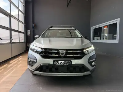 Usata Dacia Jogger Essentiel 101 CV (74 kW) 2022 Grigio Monovolume