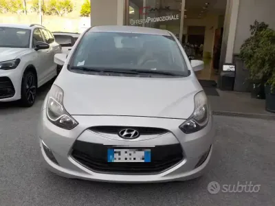Usata Hyundai ix20 Comfort 90 CV (66 kW) 2013 Grigio chiaro Utilitaria