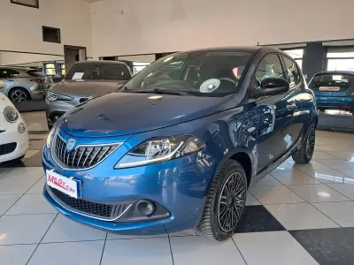 Usata Lancia Ypsilon Gold 69 CV (50 kW) 2022 Blu Utilitaria