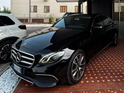 Usata Mercedes E220 Business 194 CV (142 kW) 2020 Nero Berlina
