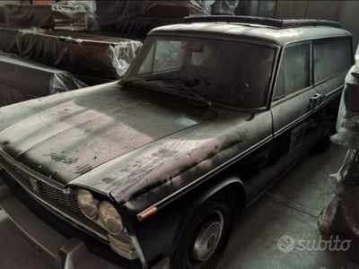 Käytetty Fiat 2300 1970 Musta Sedan