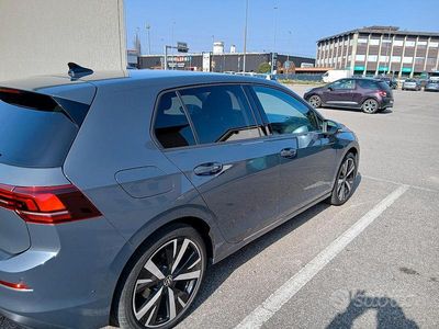 Usata VW Golf VIII 115 CV (84 kW) 2024 Grigio Berlina