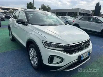 Usata VW T-Roc R-line 116 CV (85 kW) 2023 Bianco SUV