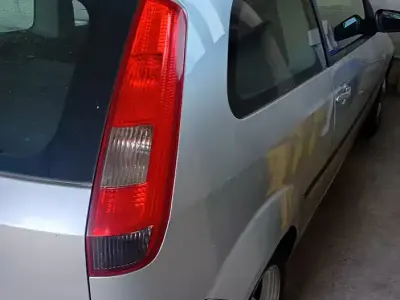 Usata Ford Fiesta 49 CV (36 kW) 2006 Grigio Utilitaria