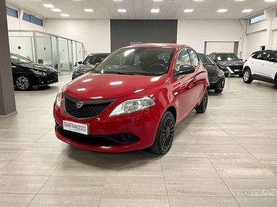 Usata Lancia Ypsilon Silver 69 CV (50 kW) 2021 Rosso Utilitaria