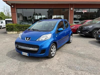Usata Peugeot 107 Active 68 CV (50 kW) 2010 Blu Utilitaria