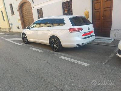 Bianco Usata 2019 VW Passat Station wagon | 24.000 € (Molto cara)