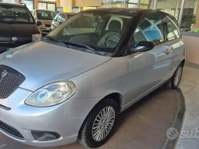 Usata Lancia Ypsilon 60 CV (44 kW) 2007 Argento Utilitaria