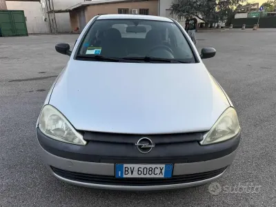 Usata Opel Corsa 58 CV (42 kW) 2001 Grigio Utilitaria