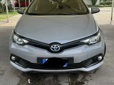 Usata Toyota Auris Hybrid Style 99 CV (72 kW) 2018 Berlina