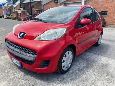 Käytetty Peugeot 107 68 HP (50 kW) 2009 Punainen Viistoperä