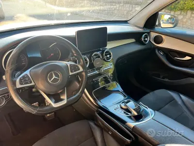 Usata Mercedes GLC250 204 CV (150 kW) 2019 Bianco SUV