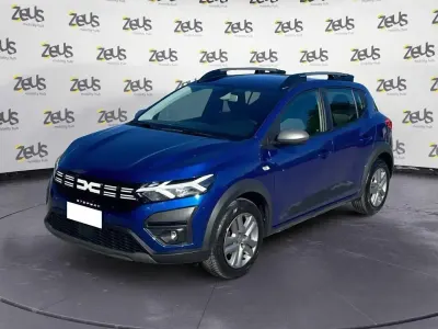 Usata Dacia Sandero Expression 101 CV (74 kW) 2023 Blu Utilitaria