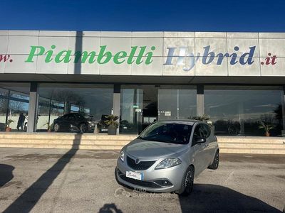 Usata Lancia Ypsilon Platinum 69 CV (50 kW) 2016 Argento Utilitaria