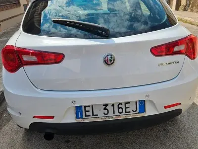 Usata Alfa Romeo Giulietta 105 CV (77 kW) 2012 Bianco Utilitaria