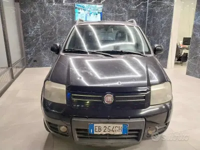 Usata Fiat Panda 4x4 Climbing 69 CV (50 kW) 2010 Nero Utilitaria