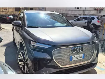 Usata Audi Q4 e-tron Advanced 150 kW (204 CV) 2021 Grigio SUV