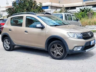 Usata Dacia Sandero Comfort 101 CV (74 kW) 2020 Bronzo Berlina