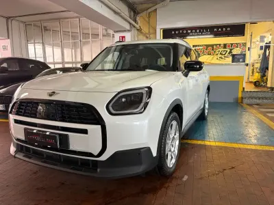 Usata Mini Cooper Countryman Essential 163 CV (119 kW) 2025 Nanuq white SUV
