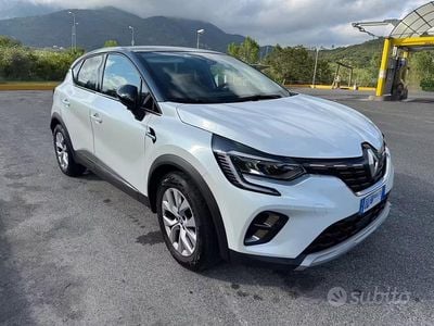 Begagnad Renault Captur Intens 101 HK (74 kW) 2022 Vit SUV