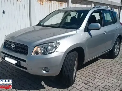 Usata Toyota RAV4 Luxury 136 CV (100 kW) 2006 Grigio SUV