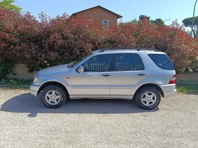 Usata Mercedes ML230 150 CV (110 kW) 1999 Argento SUV