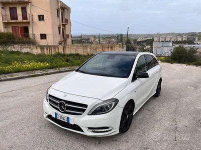 Usata Mercedes B200 136 CV (100 kW) 2012 Bianco Utilitaria