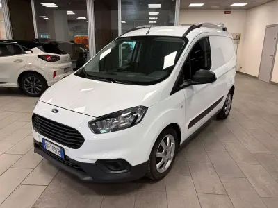 Usata Ford Transit Courier 99 CV (72 kW) 2023 Frozen white Furgone