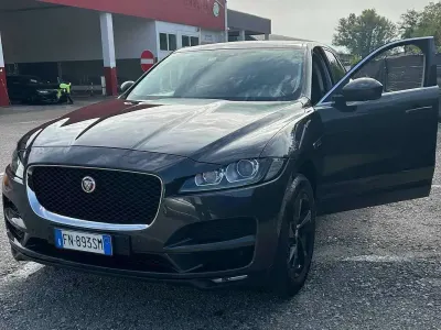 Usata Jaguar F-Pace Prestige 179 CV (131 kW) 2018 Grigio SUV