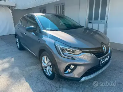 Usata Renault Captur Techno 101 CV (74 kW) 2022 Grigio SUV