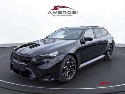 Nuova BMW M5 Comfort Edition 727 CV (534 kW) 2025 Black sapphire metallizzato Station wagon
