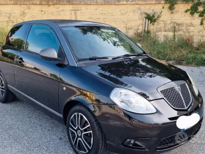 Usata Lancia Ypsilon 90 CV (66 kW) 2010 Nero Utilitaria