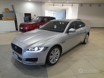 Usata Jaguar XF Portfolio 180 CV (132 kW) 2019 Argento Berlina